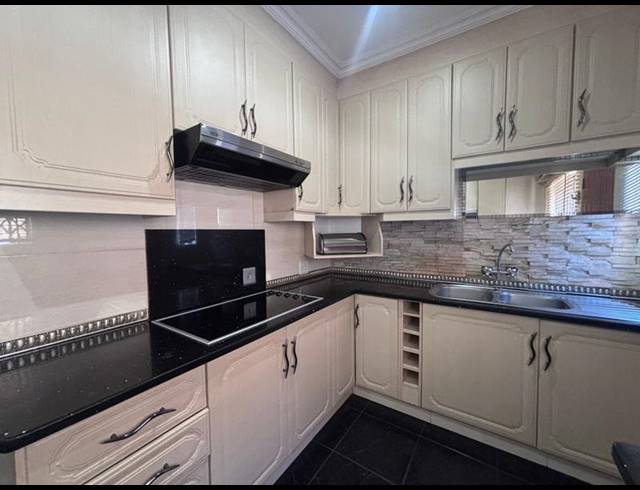 3 BEDROOM HOUSE FOR SALE IN FERNDALE